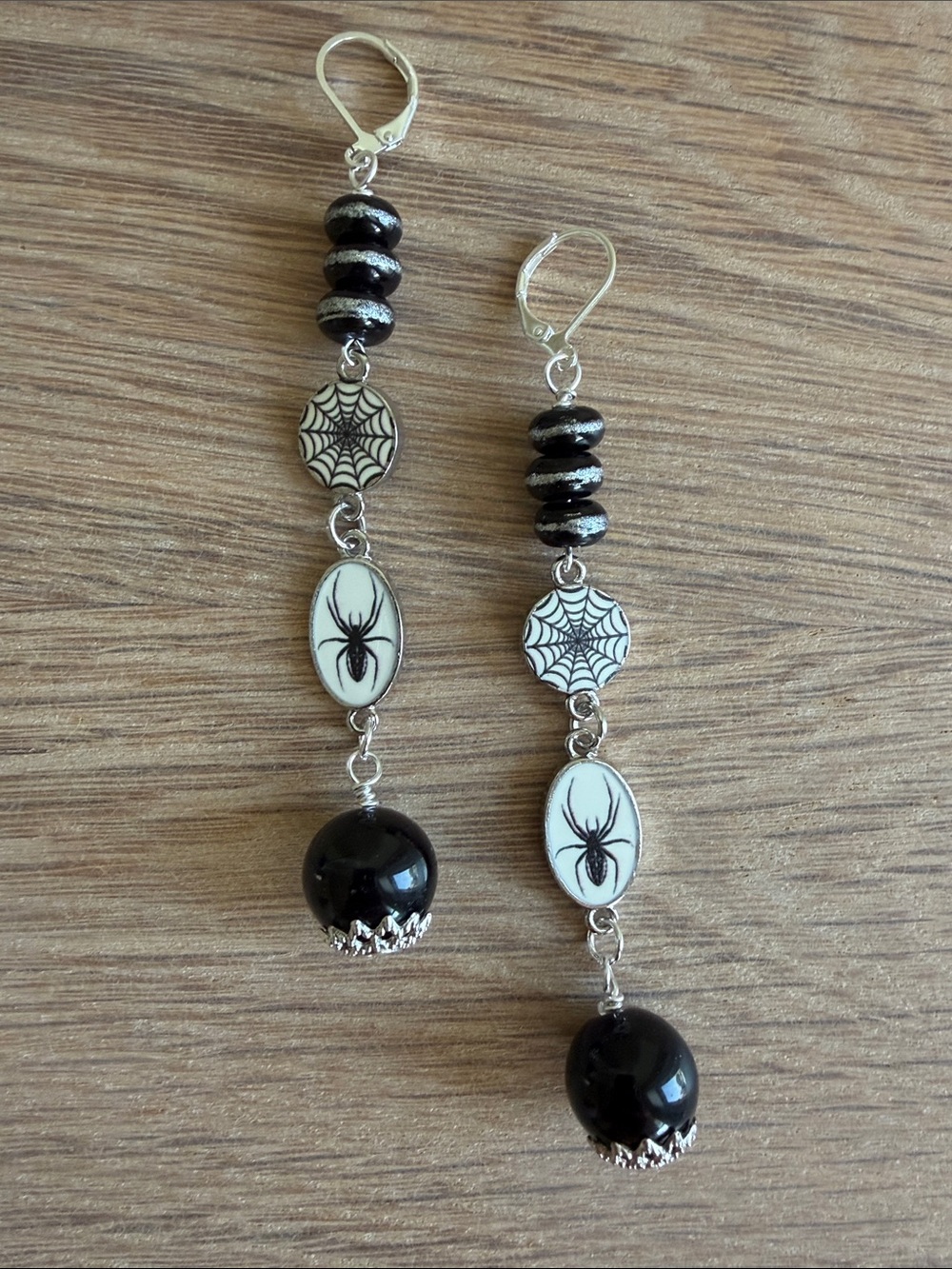HAND CRAFTED HALLOWEEN SPIDER & WEB DANGLE EARRINGS Goth Statement Drop Jewelry - Picture 7 of 9